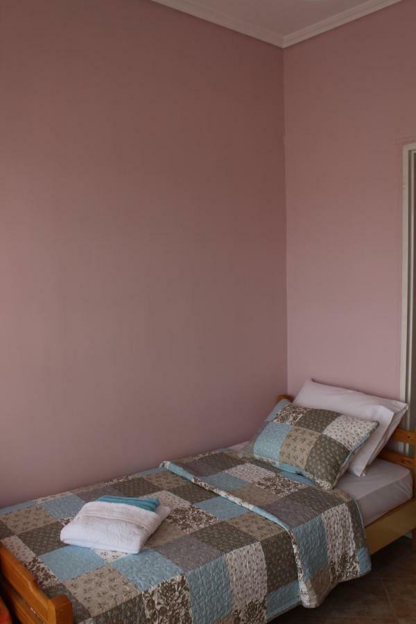 Souzana Rooms 1 Nea Plagia Exterior photo